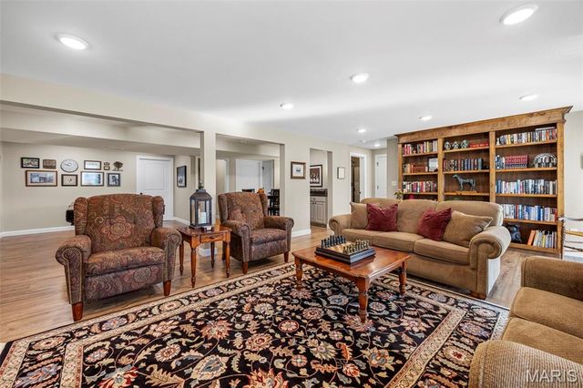 212 Colonial Crossing, Wentzville, MO 63385