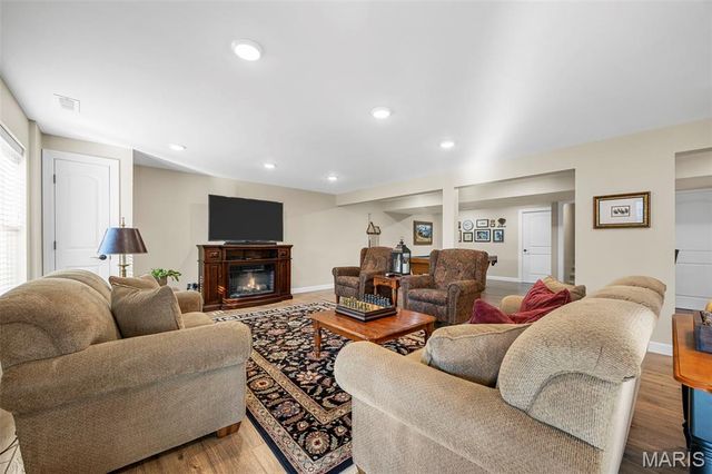 212 Colonial Crossing, Wentzville, MO 63385