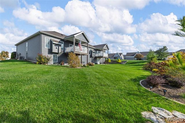 212 Colonial Crossing, Wentzville, MO 63385