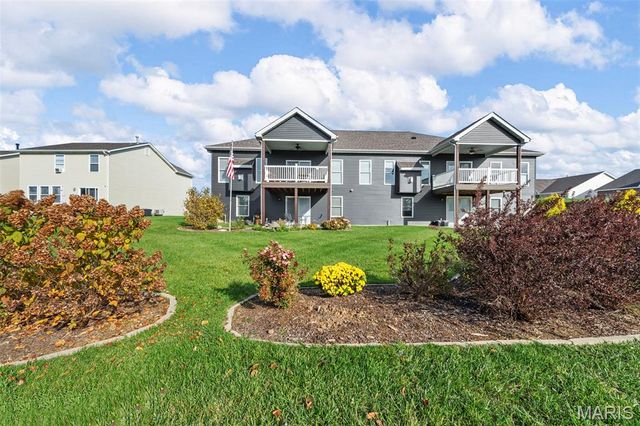 212 Colonial Crossing, Wentzville, MO 63385