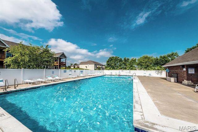 212 Colonial Crossing, Wentzville, MO 63385