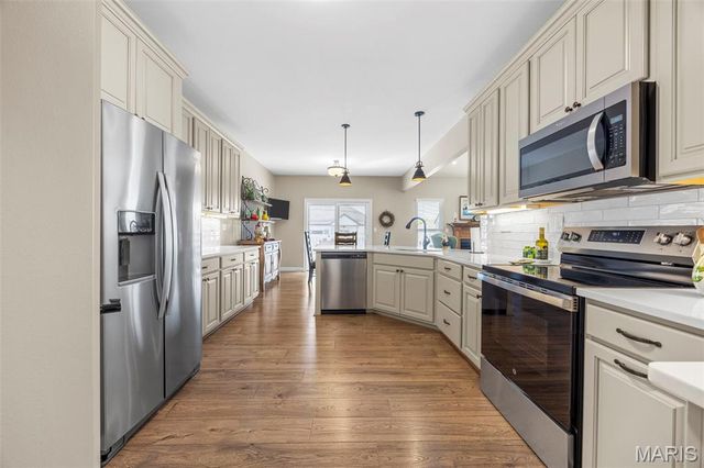 212 Colonial Crossing, Wentzville, MO 63385