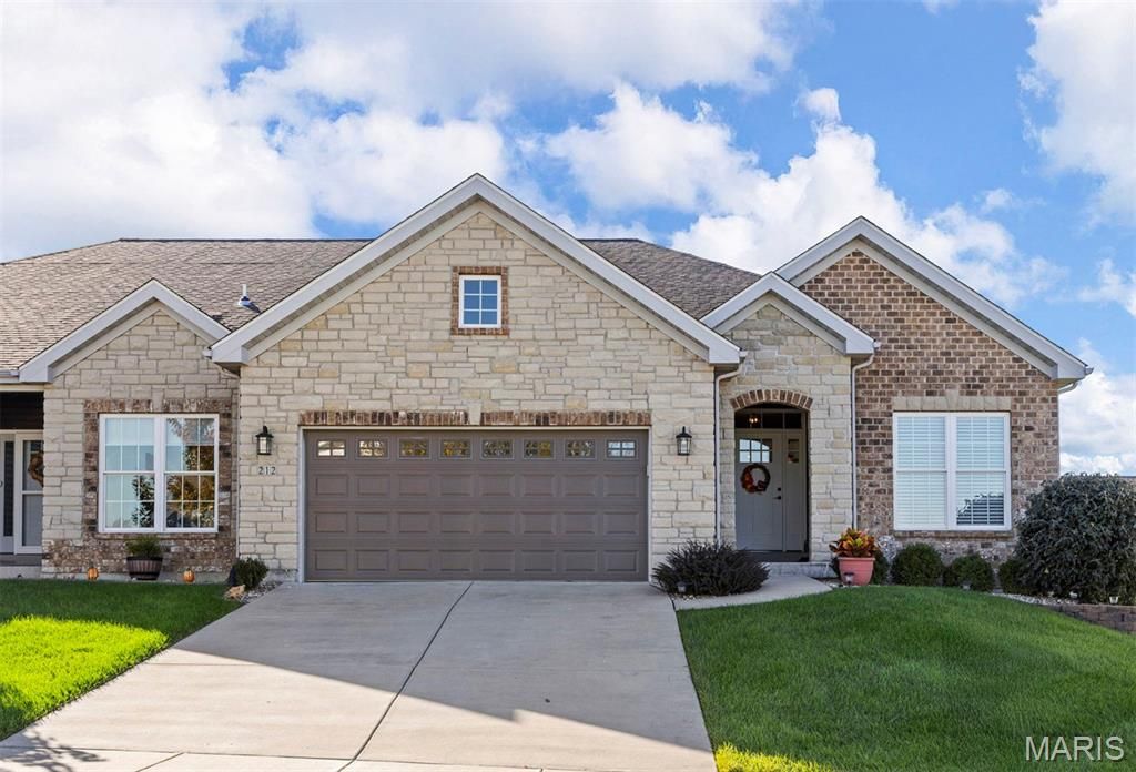 212 Colonial Crossing, Wentzville, MO 63385