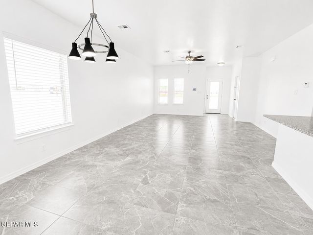 922 Andrew Arroyos Drive, Socorro, TX 79927