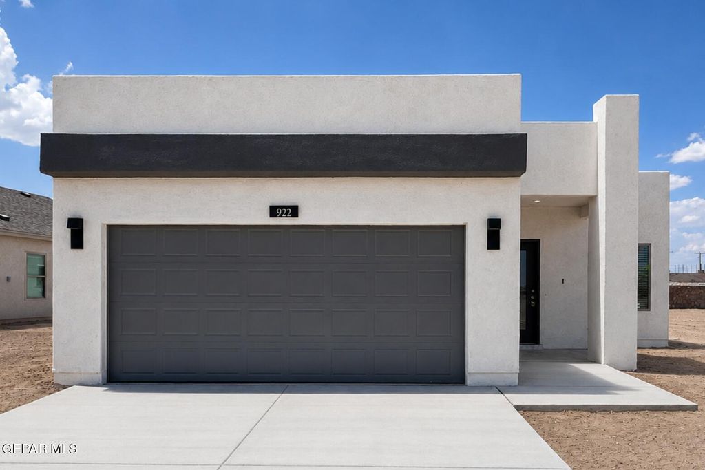 922 Andrew Arroyos Drive, Socorro, TX 79927