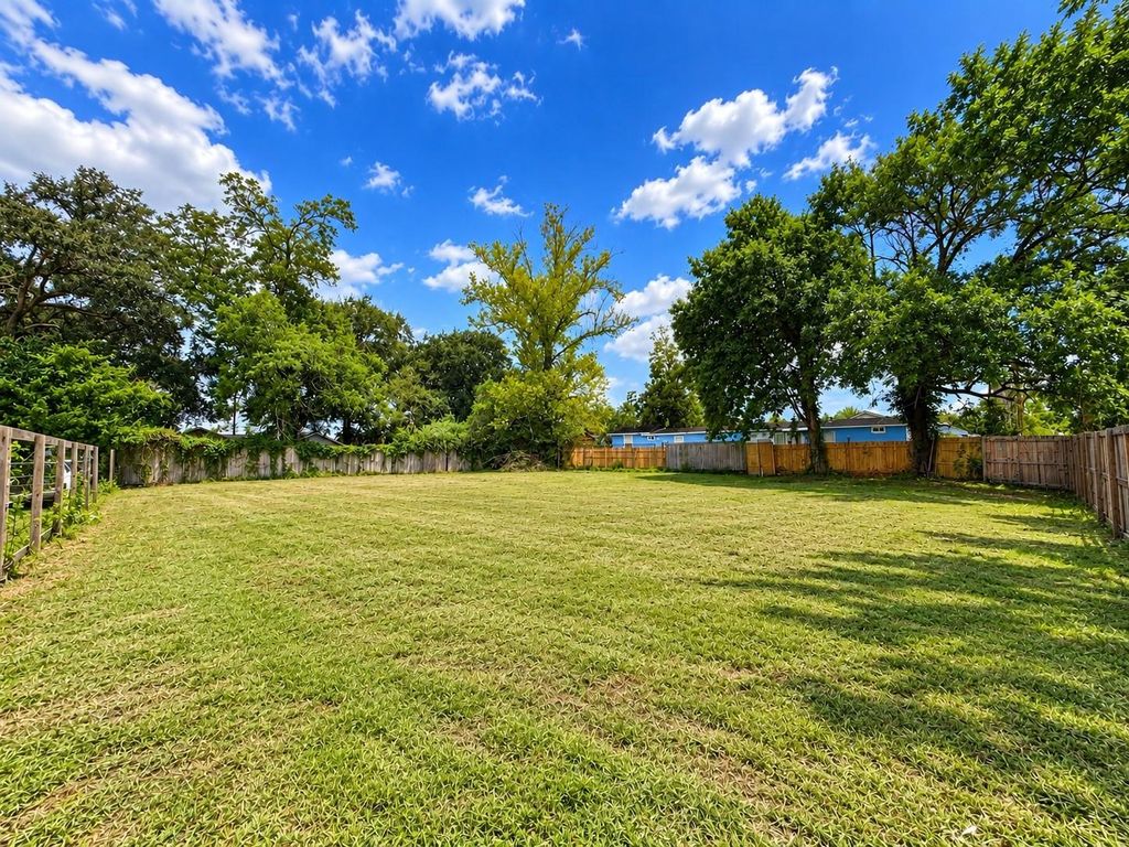 608 Ester Street, Dayton, TX 77535