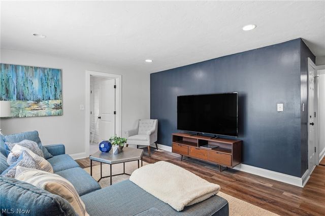 24042 Greenlawn Avenue, Beachwood, OH 44122
