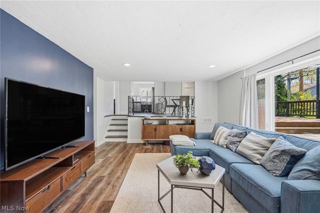 24042 Greenlawn Avenue, Beachwood, OH 44122