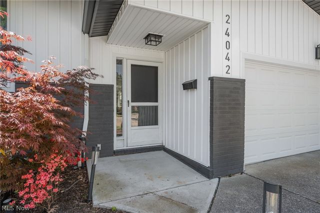 24042 Greenlawn Avenue, Beachwood, OH 44122