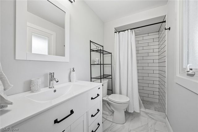 24042 Greenlawn Avenue, Beachwood, OH 44122