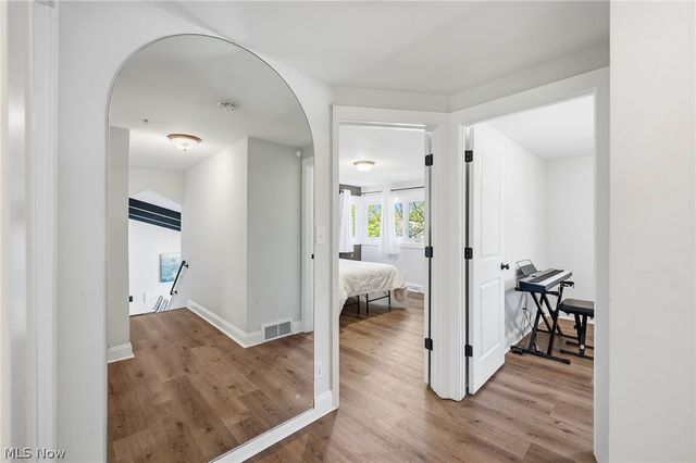 24042 Greenlawn Avenue, Beachwood, OH 44122