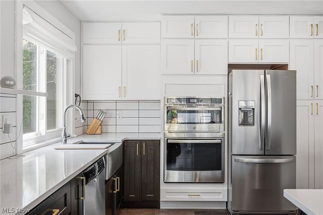 24042 Greenlawn Avenue, Beachwood, OH 44122