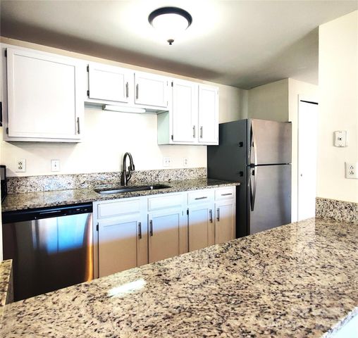 9500 Shannon Green Drive J, Charlotte, NC 28213