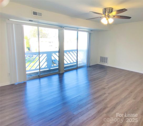 9500 Shannon Green Drive J, Charlotte, NC 28213