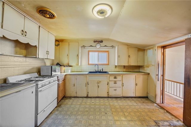 98 Canal Street, Lyons, NY 14489