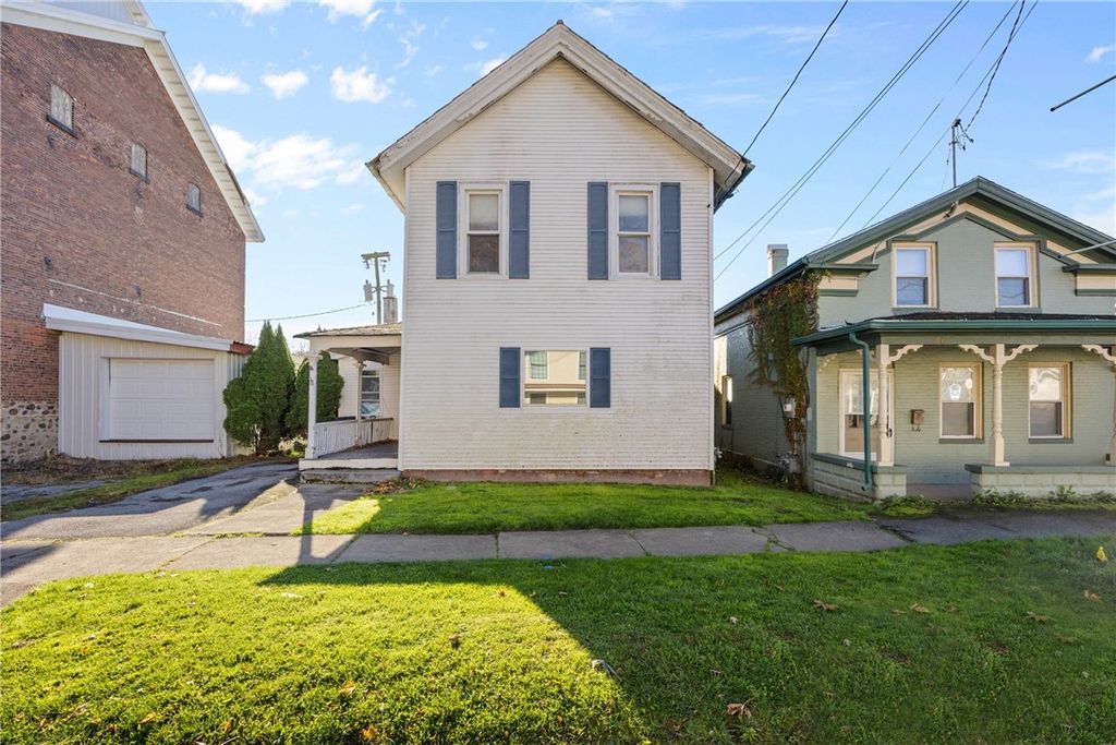 98 Canal Street, Lyons, NY 14489