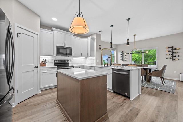 S54W25488 Pebble Brook COURT, Waukesha, WI 53189