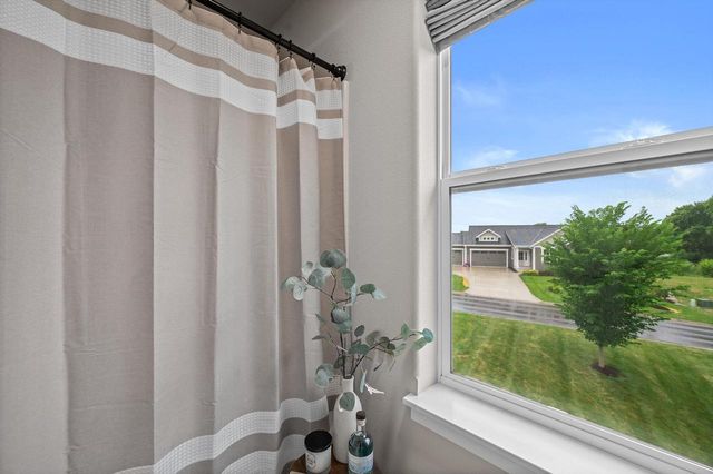 S54W25488 Pebble Brook COURT, Waukesha, WI 53189