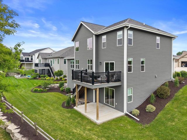 S54W25488 Pebble Brook COURT, Waukesha, WI 53189