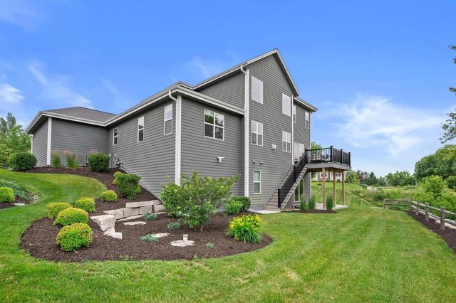 S54W25488 Pebble Brook COURT, Waukesha, WI 53189