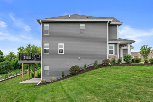 S54W25488 Pebble Brook COURT, Waukesha, WI 53189