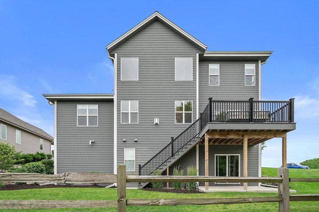 S54W25488 Pebble Brook COURT, Waukesha, WI 53189