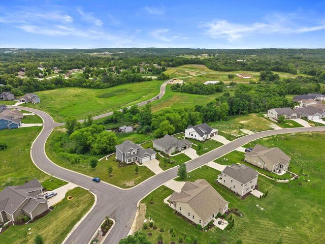 S54W25488 Pebble Brook COURT, Waukesha, WI 53189