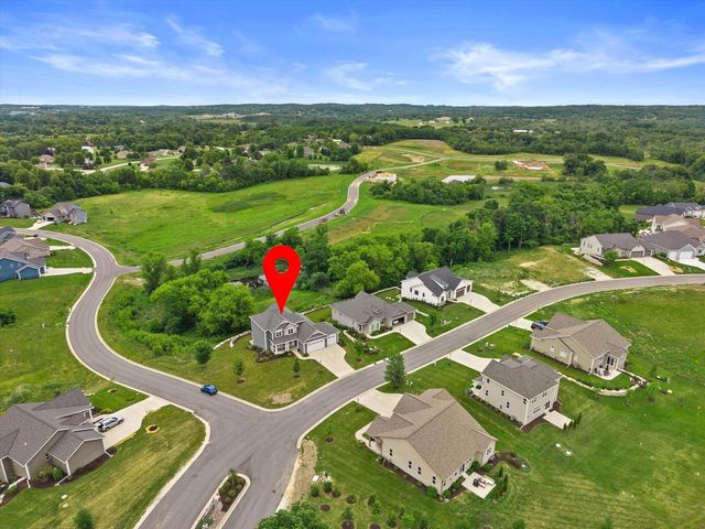 S54W25488 Pebble Brook COURT, Waukesha, WI 53189