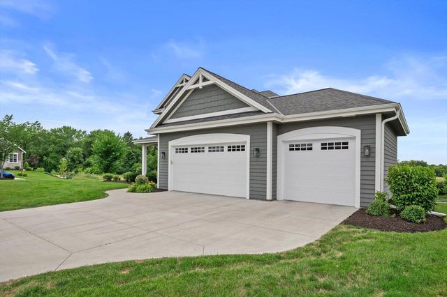 S54W25488 Pebble Brook COURT, Waukesha, WI 53189
