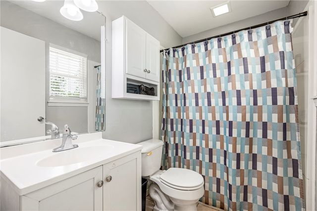 1004 SE 10th Street, Bentonville, AR 72712