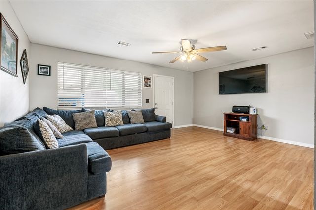 1004 SE 10th Street, Bentonville, AR 72712