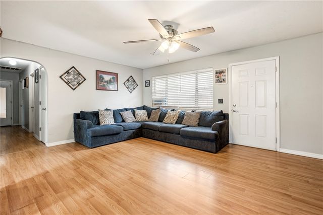 1004 SE 10th Street, Bentonville, AR 72712
