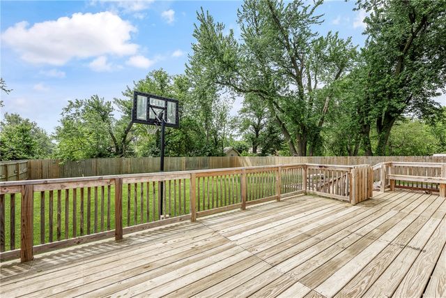 1004 SE 10th Street, Bentonville, AR 72712