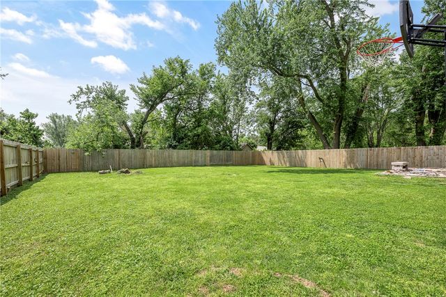 1004 SE 10th Street, Bentonville, AR 72712