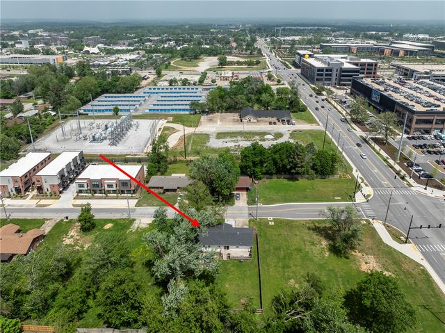 1004 SE 10th Street, Bentonville, AR 72712