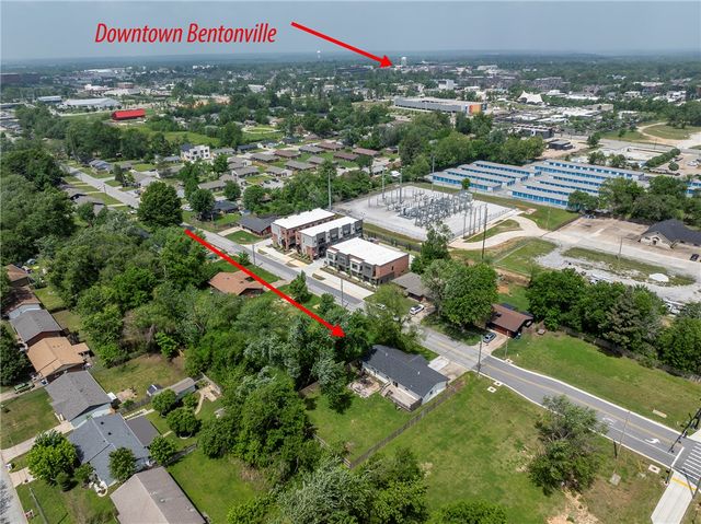 1004 SE 10th Street, Bentonville, AR 72712