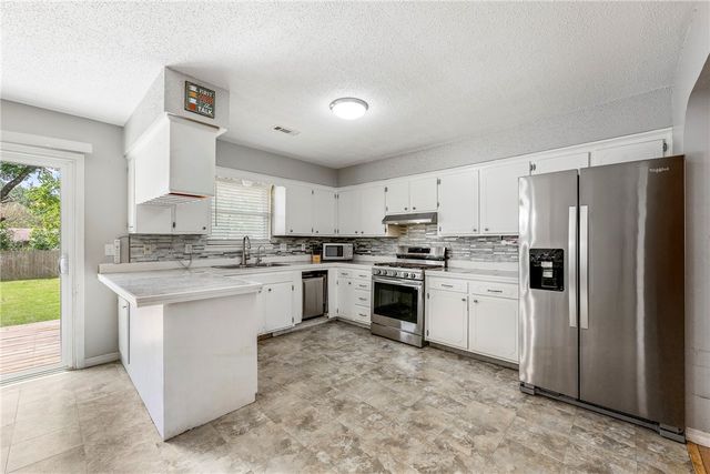 1004 SE 10th Street, Bentonville, AR 72712