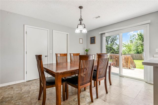 1004 SE 10th Street, Bentonville, AR 72712