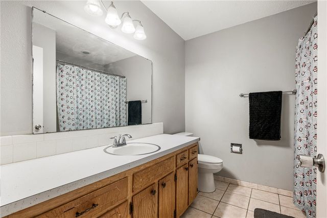 1004 SE 10th Street, Bentonville, AR 72712