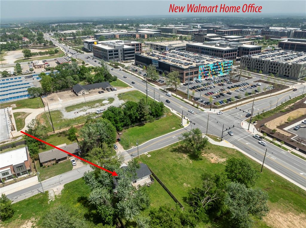 1004 SE 10th Street, Bentonville, AR 72712