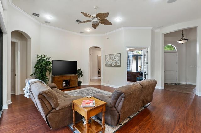 5204 GREENS DRIVE, Lady Lake, FL 32159