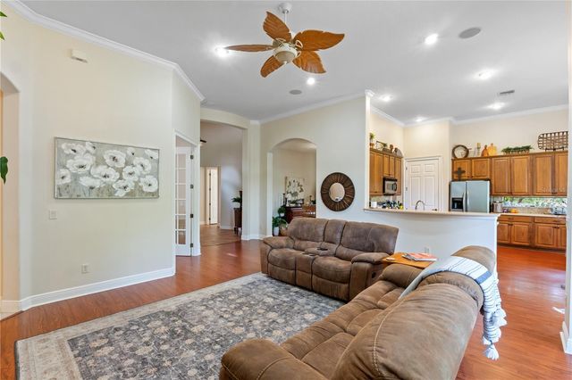 5204 GREENS DRIVE, Lady Lake, FL 32159