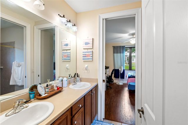 5204 GREENS DRIVE, Lady Lake, FL 32159