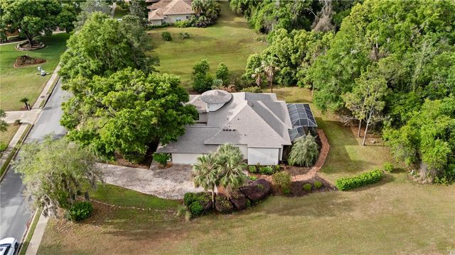 5204 GREENS DRIVE, Lady Lake, FL 32159