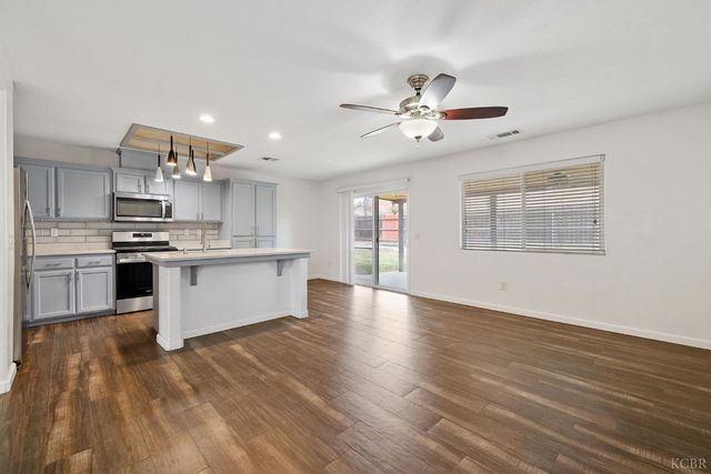 1356 Castoro Way, Hanford, CA 93230