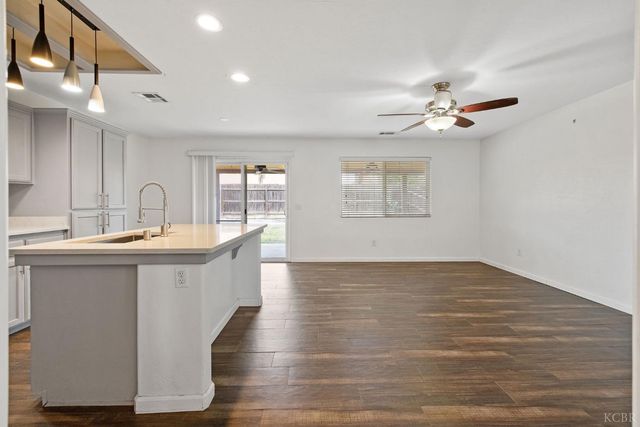 1356 Castoro Way, Hanford, CA 93230