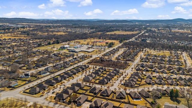 3527 Weir Road, Fayetteville, AR 72704