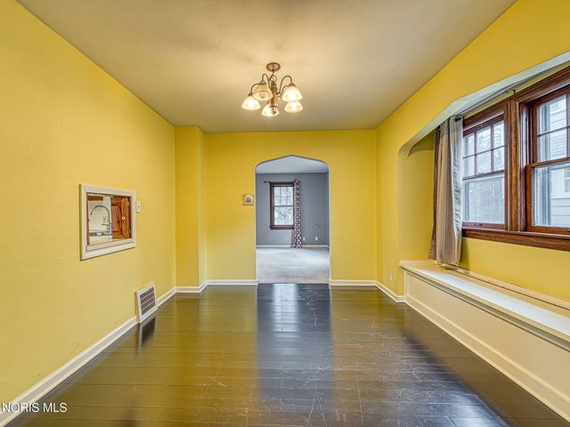 2713 Goddard Road, Toledo, OH 43606