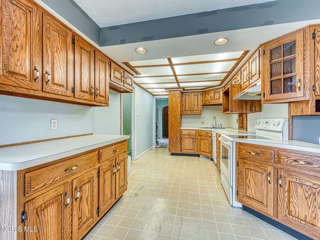 2713 Goddard Road, Toledo, OH 43606