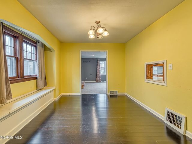 2713 Goddard Road, Toledo, OH 43606